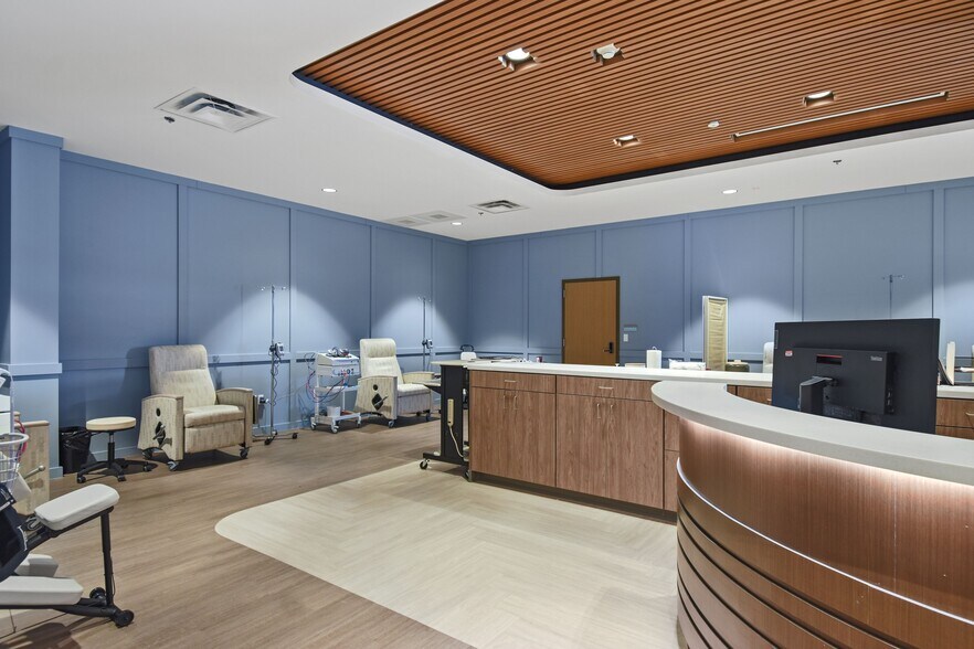 More Photos Of 5901 W Waco Dr, Waco Medical For Sale