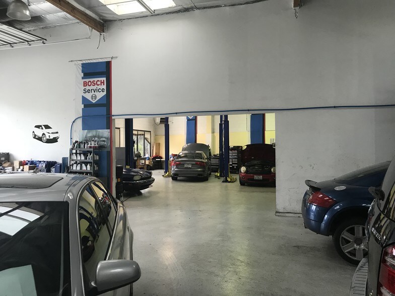 More Photos Of 2001-2005 Spring St, Redwood City Service For Sale