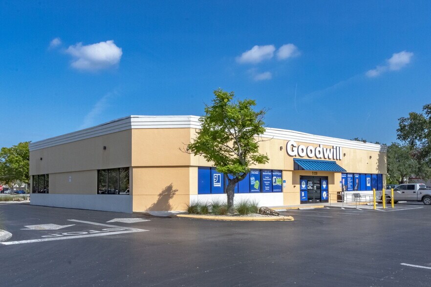 More Photos Of 5100 S Cleveland Ave, Fort Myers Storefront For Lease