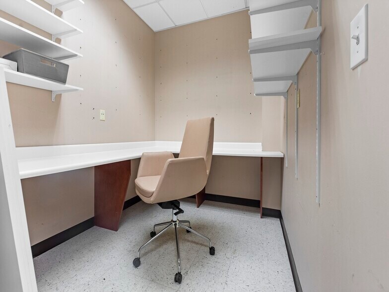 More Photos Of 174 Clarkson Rd, Ballwin Office For Sale