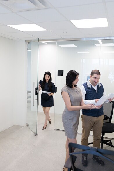 More Photos Of 1180 S Beverly Dr, Los Angeles Coworking Space