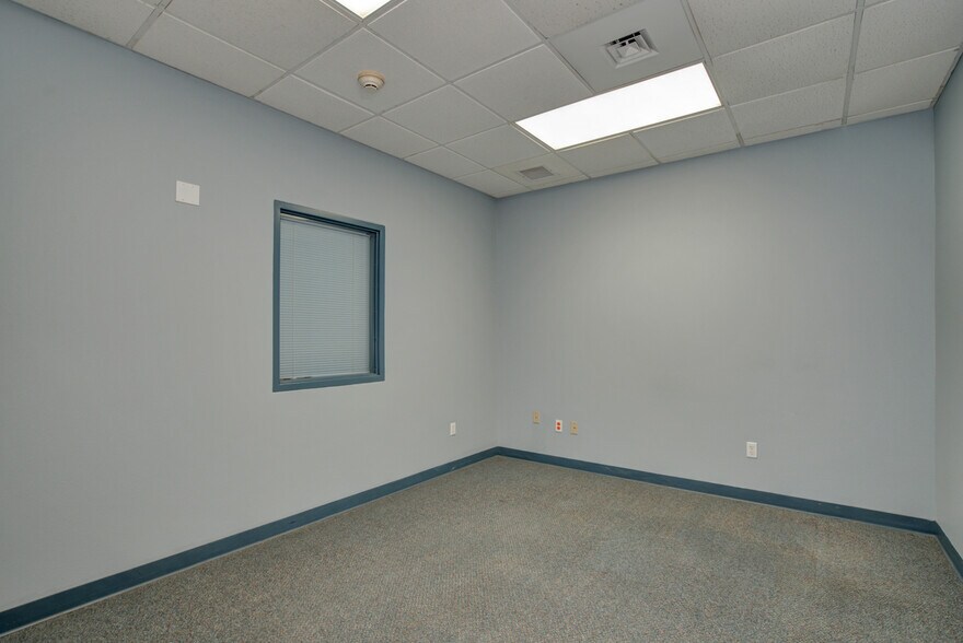 More Photos Of 4210 E Main Ave, Alton Office For Sale