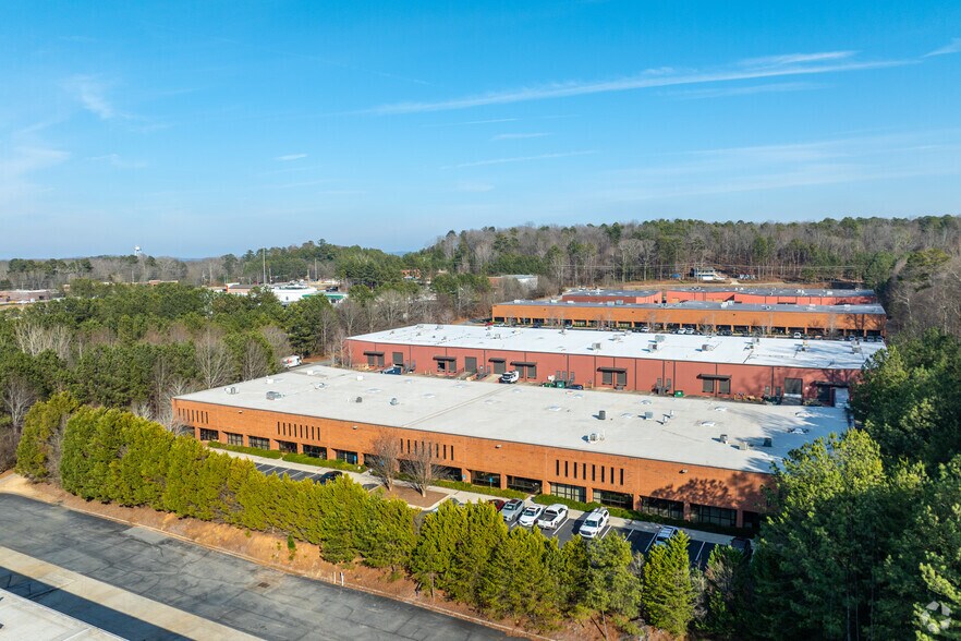 More Photos Of 115-131 Smoke Hill Ln, Woodstock Distribution For Lease