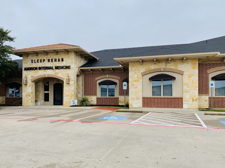 More Photos Of 1428 W Hebron Pky, Carrollton Medical For Lease