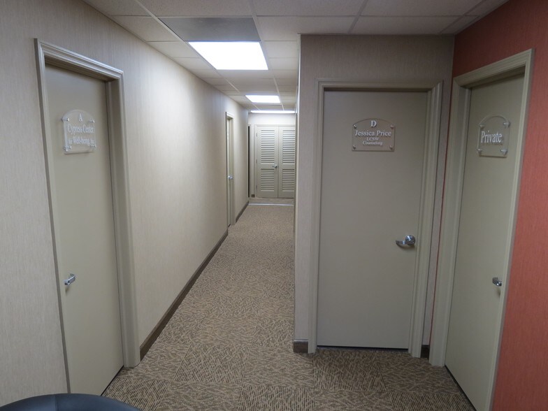 More Photos Of 911-917 S Parsons Ave, Brandon Office For Lease