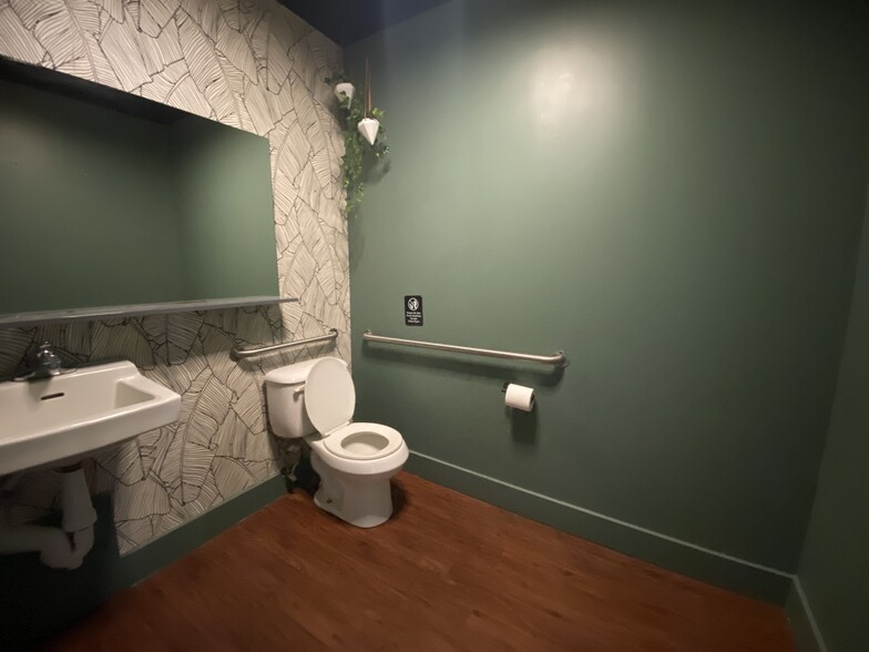 More Photos Of 1422 Woodmont Ln NW, Atlanta Showroom For Sale