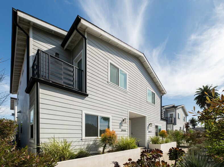 More Photos Of 3944 S Budlong Ave, Los Angeles Apartments For Sale