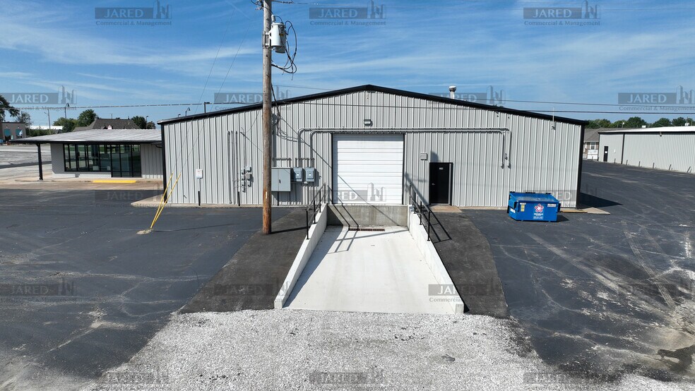 More Photos Of 2230 S Main St, Carthage Unknown For Lease