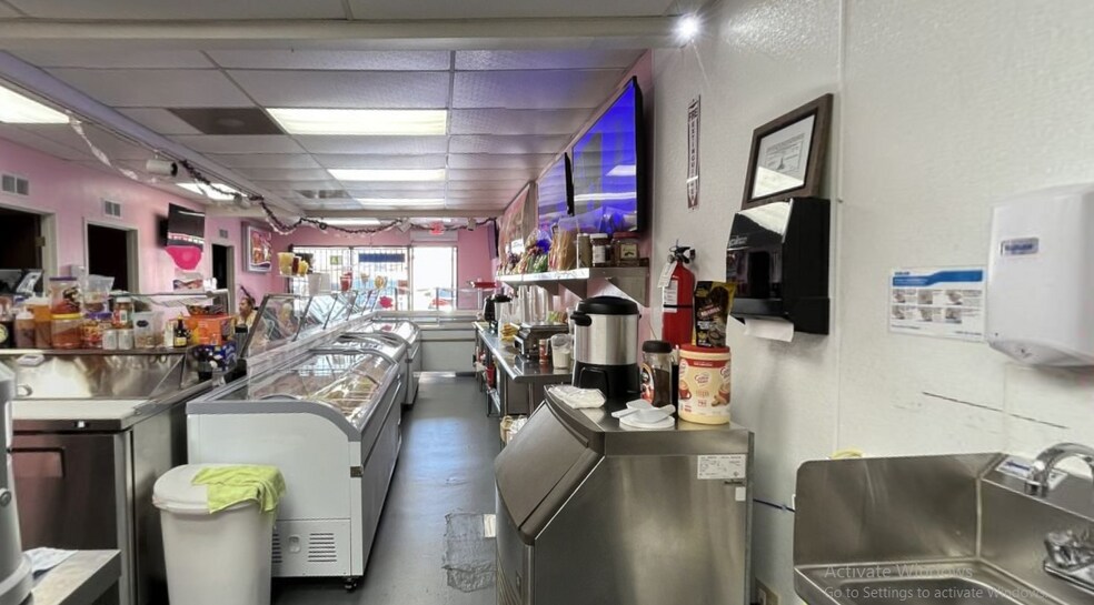 More Photos Of 13920 Foothill Blvd, Sylmar Storefront Retail Office For Lease