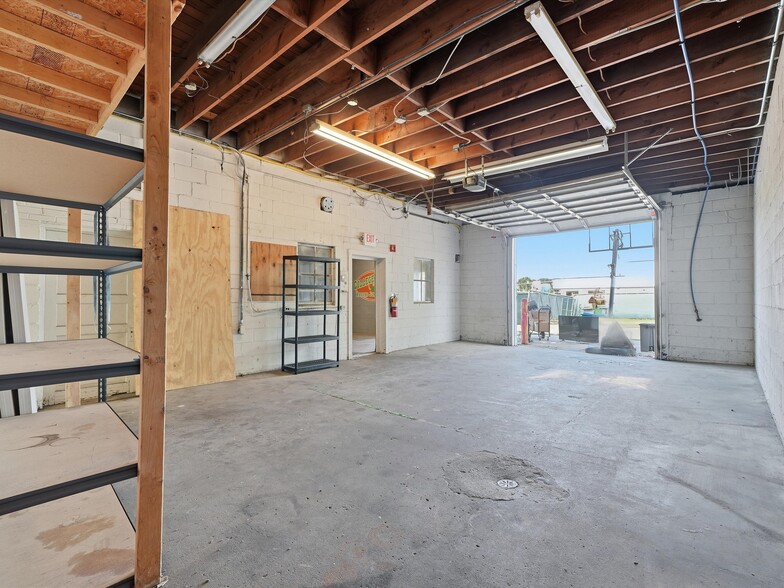 More Photos Of 832 W 11 Mile Rd, Madison Heights Warehouse For Sale
