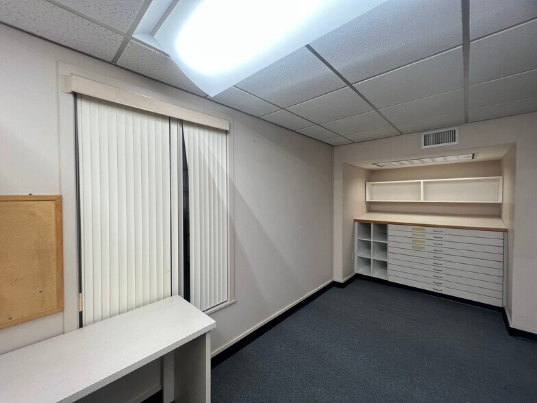 More Photos Of 205 Profit Dr, Victoria Showroom For Sale