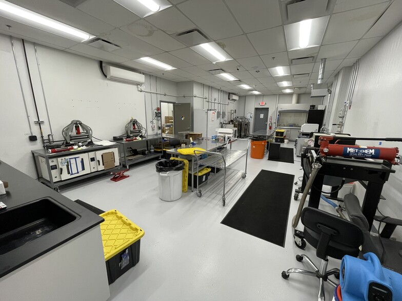 More Photos Of 41900 Executive Dr, Harrison Township Manufacturing For Sale