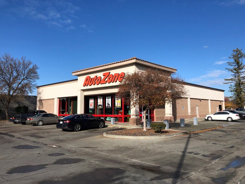 More Photos Of 90 W Main St, Woodland Freestanding For Sale