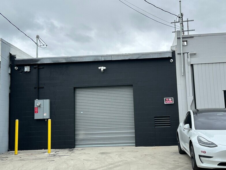 More Photos Of 5706 Cahuenga Blvd, North Hollywood Loft Creative Space For Lease