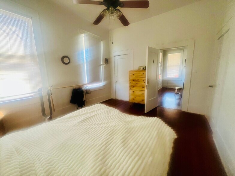 More Photos Of 403 Blanco Rd, San Antonio General Retail For Sale