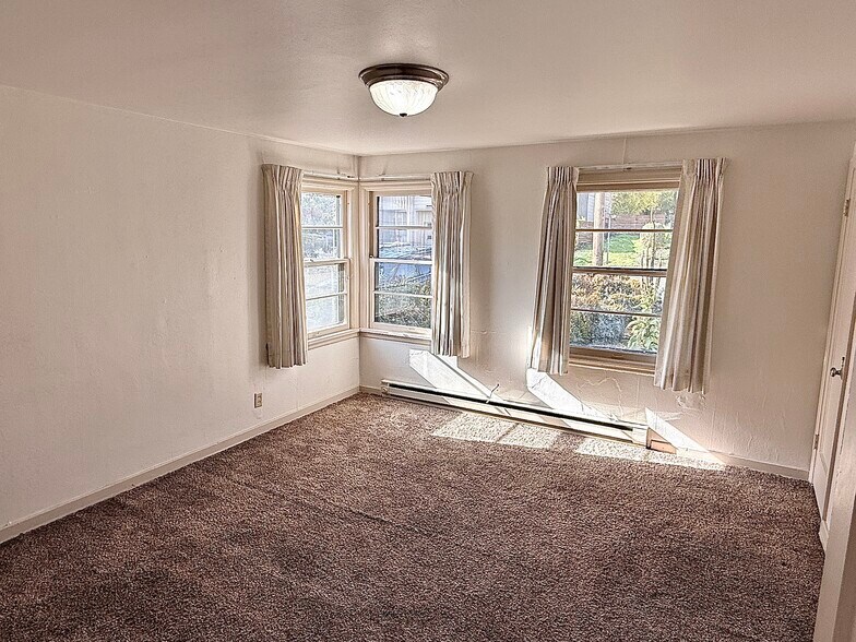 More Photos Of 2301 Willamette St, Eugene Apartments For Sale