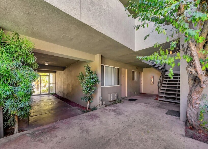 More Photos Of 6911 Haskell Ave, Van Nuys Apartments For Sale
