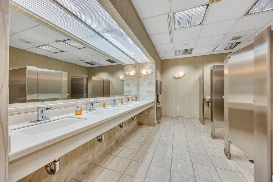 More Photos Of 100 Corporate Dr, Lebanon Office For Lease