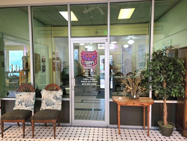 More Photos Of 20 W Washington St, Sullivan Storefront For Lease