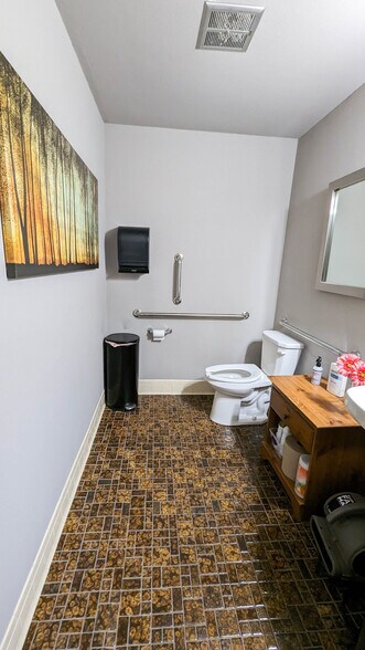 More Photos Of 529 Greene Ave, Green Bay Office For Lease