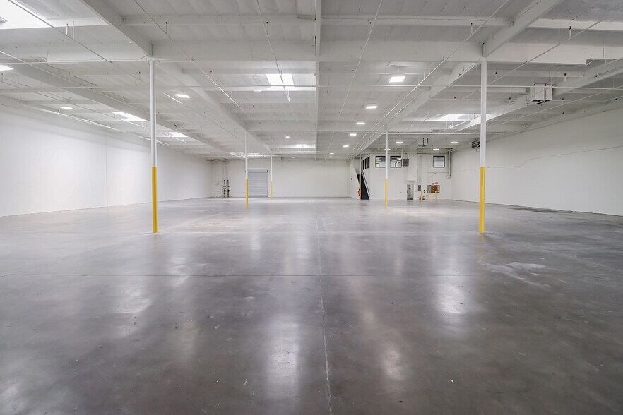 More Photos Of 10951 Pendleton St, Sun Valley Warehouse For Lease