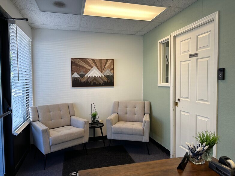 Primary Photo Of 2326 SW Glacier Pl, Redmond Office For Lease