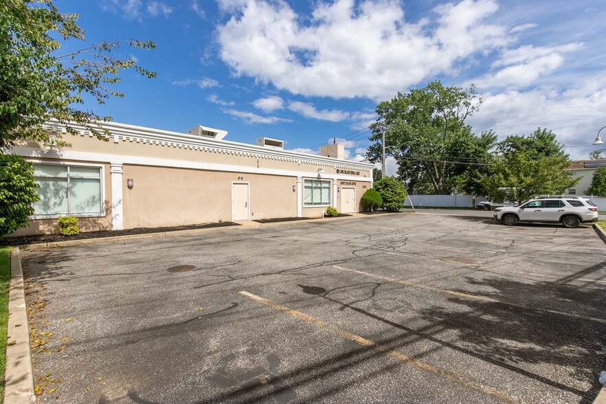 More Photos Of 3460 Great Neck Rd, Amityville Medical For Sale