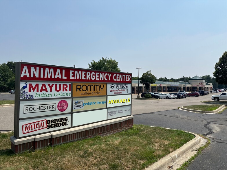 More Photos Of 224-278 E Auburn Rd, Rochester Hills Storefront For Lease
