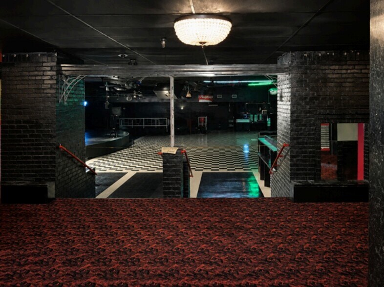 More Photos Of 2403 N Cornell St, Lubbock Bar For Sale