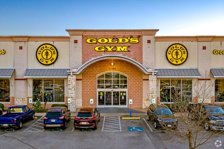 More Photos Of 11309-11323 Bandera Rd, San Antonio Unknown For Lease