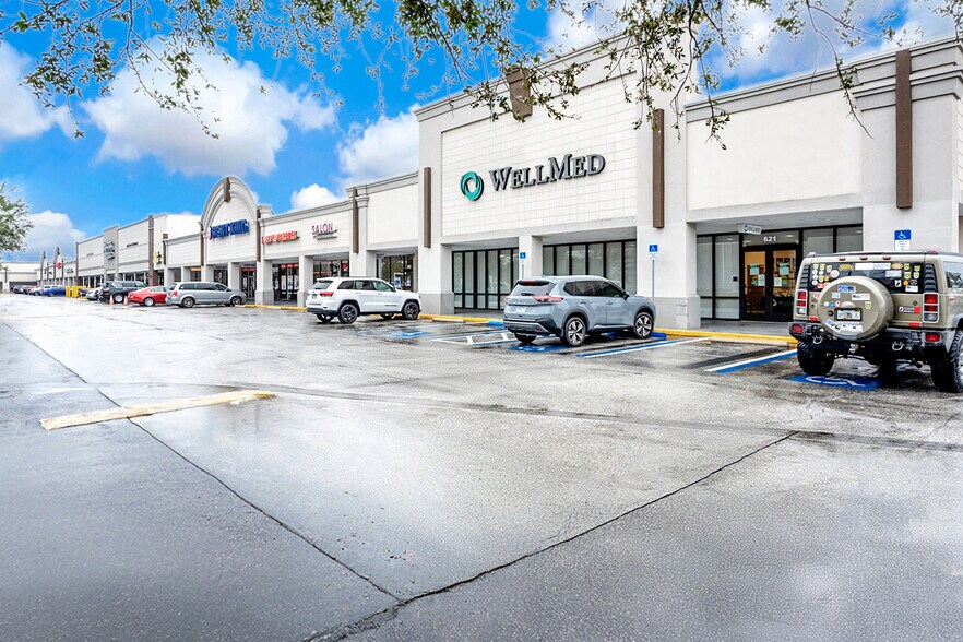 More Photos Of 458-655 W Brandon Blvd, Brandon Unknown For Lease