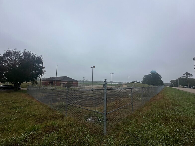 More Photos Of 645 Lucy Black Rd, Bolivar Office Residential For Sale