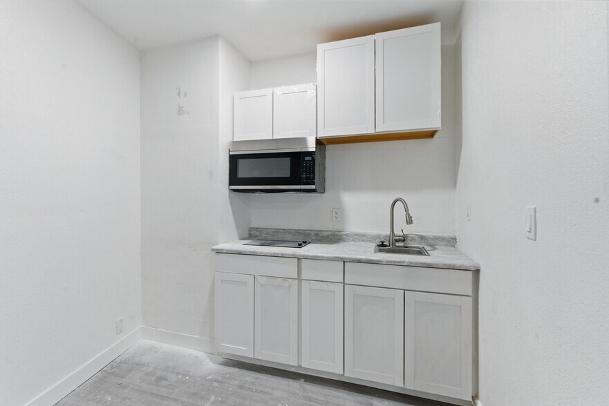 More Photos Of 214 S Maryland Pky, Las Vegas Loft Creative Space For Sale
