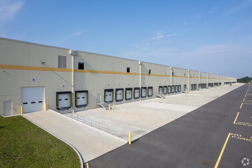 More Photos Of 4259 US-130, Edgewater Park Distribution For Lease