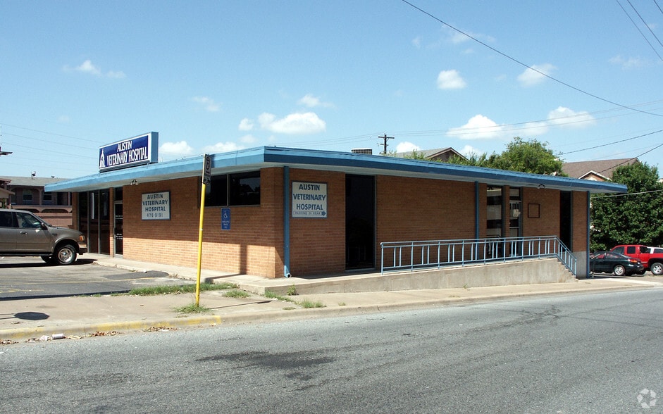 More Photos Of 2908 N Interstate 35, Austin Storefront Retail Office For Lease