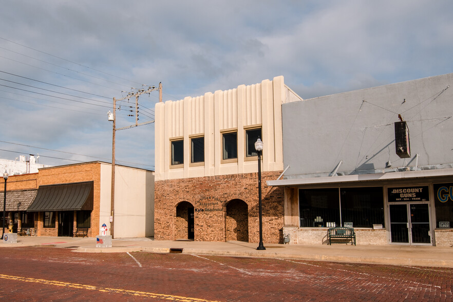 Primary Photo Of 112 W Paul Ave, Pauls Valley Loft Creative Space For Sale