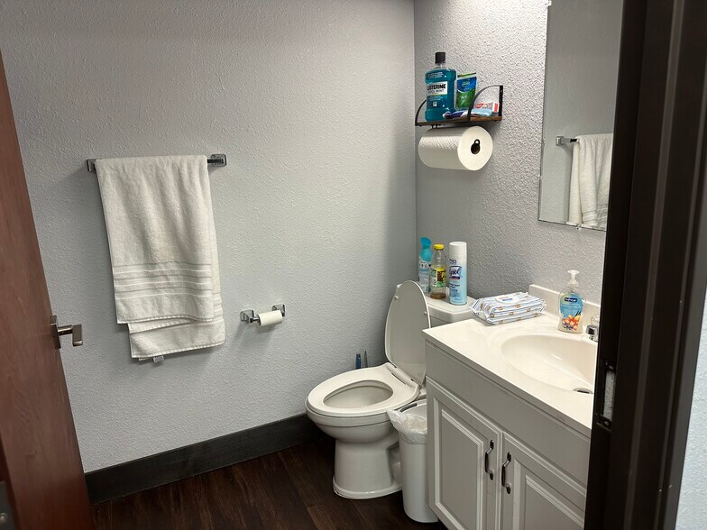 More Photos Of 1705 N Main St, Cleburne Auto Dealership For Lease