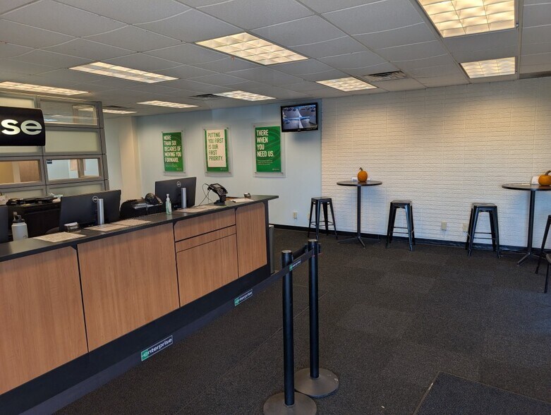 More Photos Of 333 W Dickman Rd, Battle Creek Auto Repair For Lease