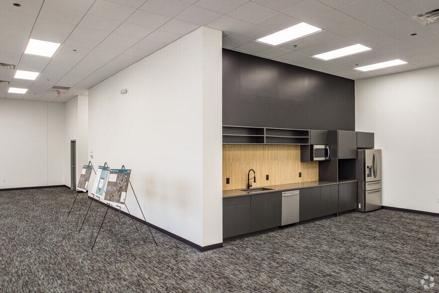 More Photos Of 3611 Jonesboro Rd, Atlanta Distribution For Lease