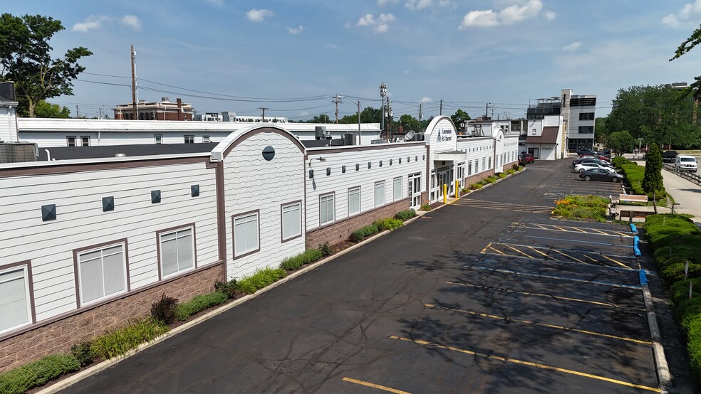 Primary Photo Of 1001 Broad Ripple Ave, Indianapolis Office For Lease