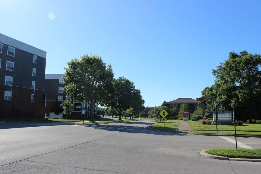 More Photos Of 250 Whittington Pky, Louisville Medical For Lease
