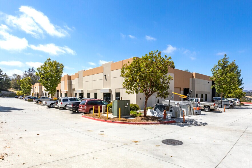 More Photos Of 925 Poinsettia Ave, Vista Manufacturing For Sale