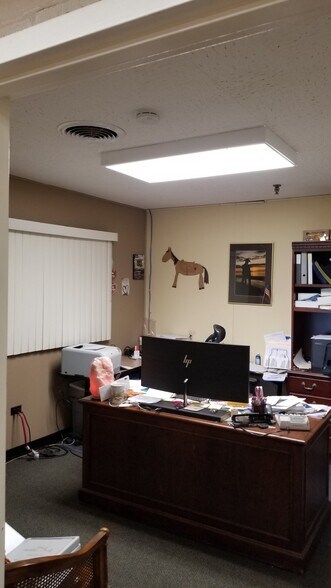 More Photos Of 2708-2714 S 9th Ave, Broadview Manufacturing For Sale