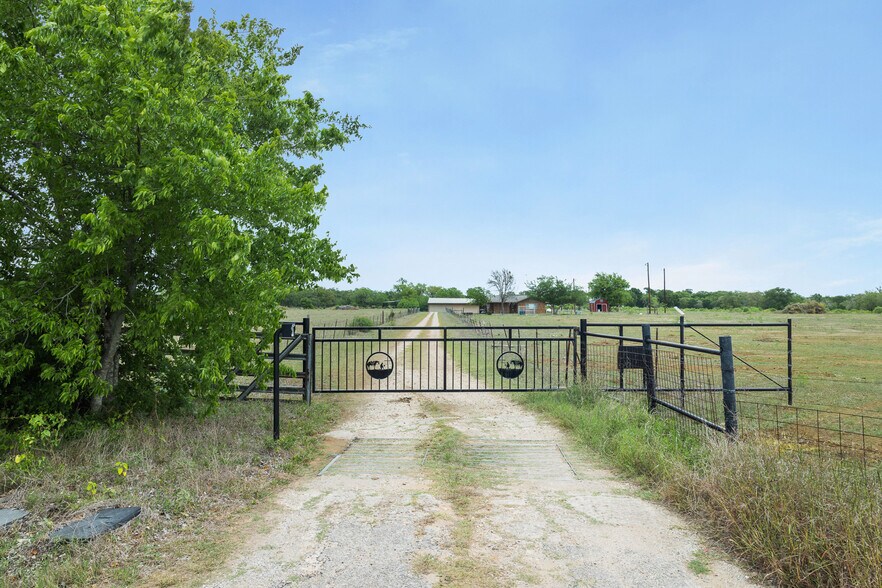 More Photos Of 9765 State Park Rd, Lockhart Land For Sale