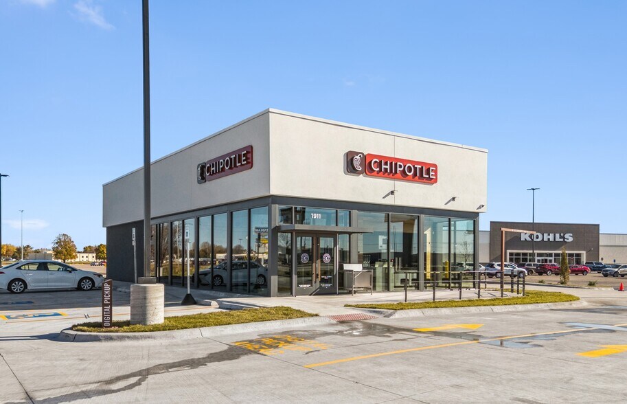 Primary Photo Of 1710 Market Ln, Norfolk Fast Food For Sale