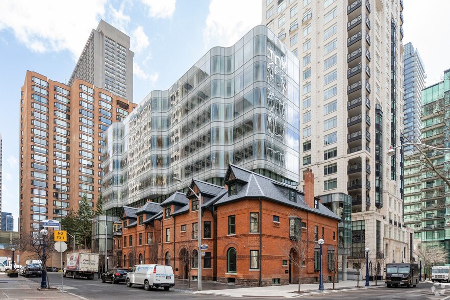 More Photos Of 7 St. Thomas St, Toronto Medical For Sale