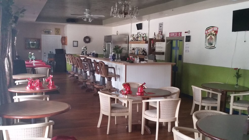More Photos Of 300 S Volusia Ave, Orange City Hotel For Lease