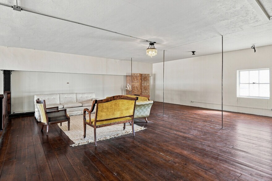 More Photos Of 204 S Broadway, Salisbury Specialty For Sale