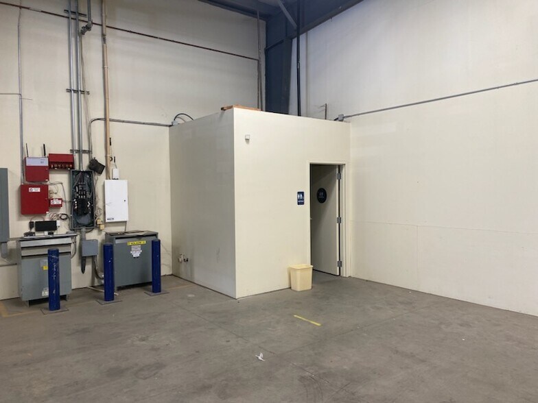 More Photos Of 1190-1200 Lander Ave, Turlock Warehouse For Lease