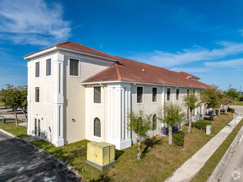 More Photos Of 420 Del Prado Blvd, Cape Coral Medical For Lease